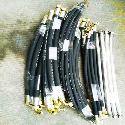 Długości niestandardowe Węże hydrauliczne pod wysokim ciśnieniem z nitrylowym materiałem wewnętrznej rurki i z kręgami lub wielokrotnie używalnymi armaturami